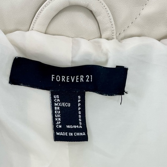 NWOT Forever 21 Beige Neutral Vegan Faux Leather Puffer Jacket Boxy Short S - Picture 9 of 14